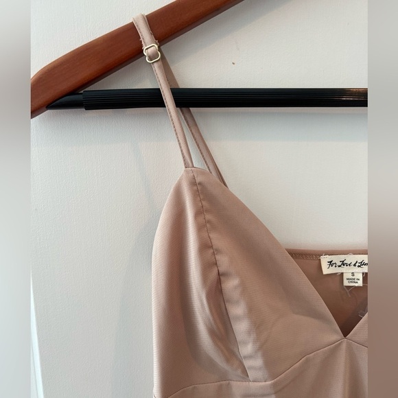 for the LOVE And Lemons SHORT DEEP V-NECK SLIP Lining - Picture 5 of 11